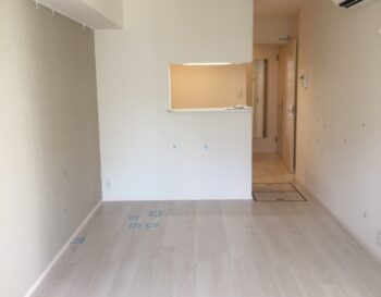 14畳ldkレイアウトにて縦長カウンターキッチンで快適に暮らすリビング実例と家具配置術